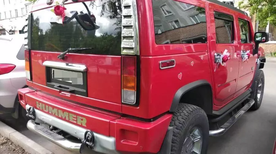 Hummer H2 (red)