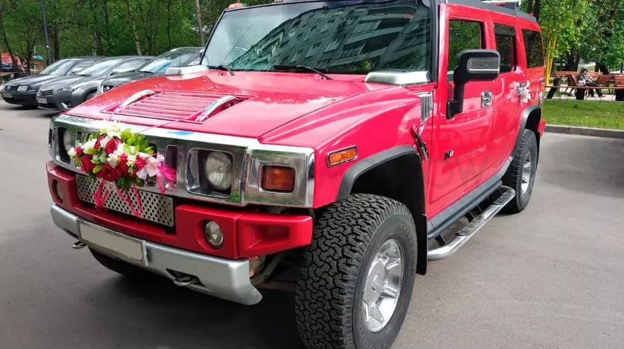 Hummer H2 (red)