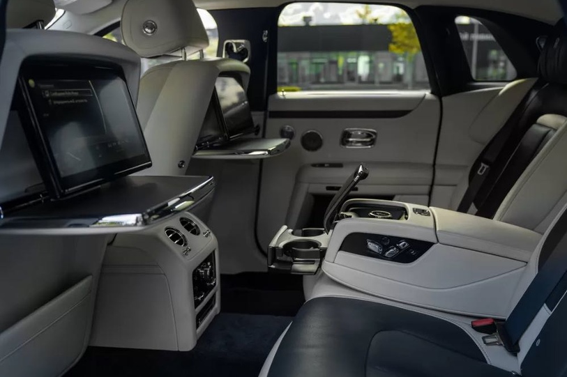 Rolls-Royce Gost (blue and grey)