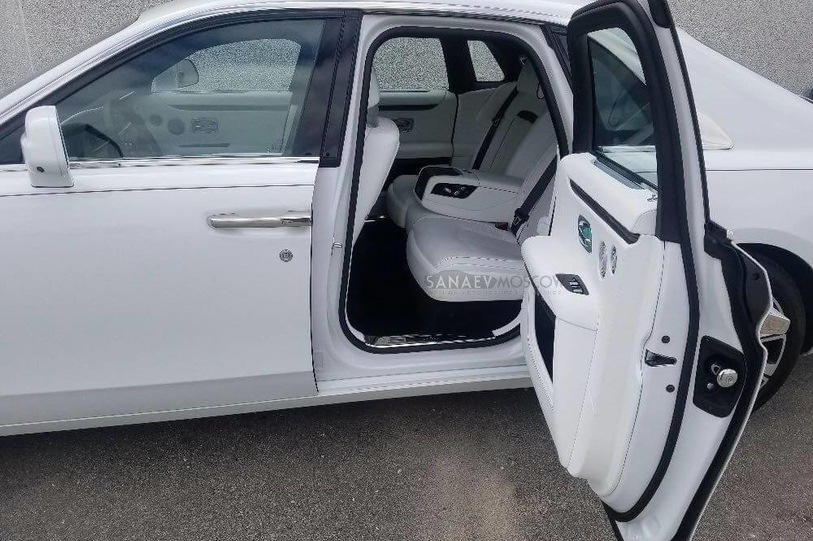 Rolls-Royce Ghost (white) 2022