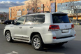 Toyota Land Cruiser 200 (white)