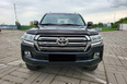 Toyota Land Cruiser 200 (black)