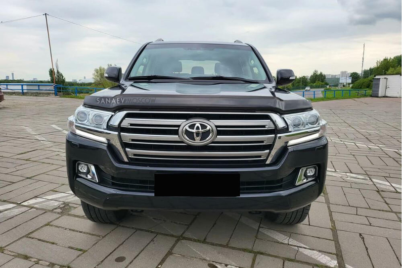 Toyota Land Cruiser 200 (black)