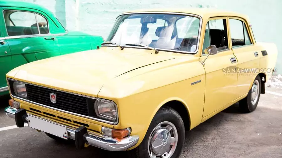 Moskvich 2140 (yellow)