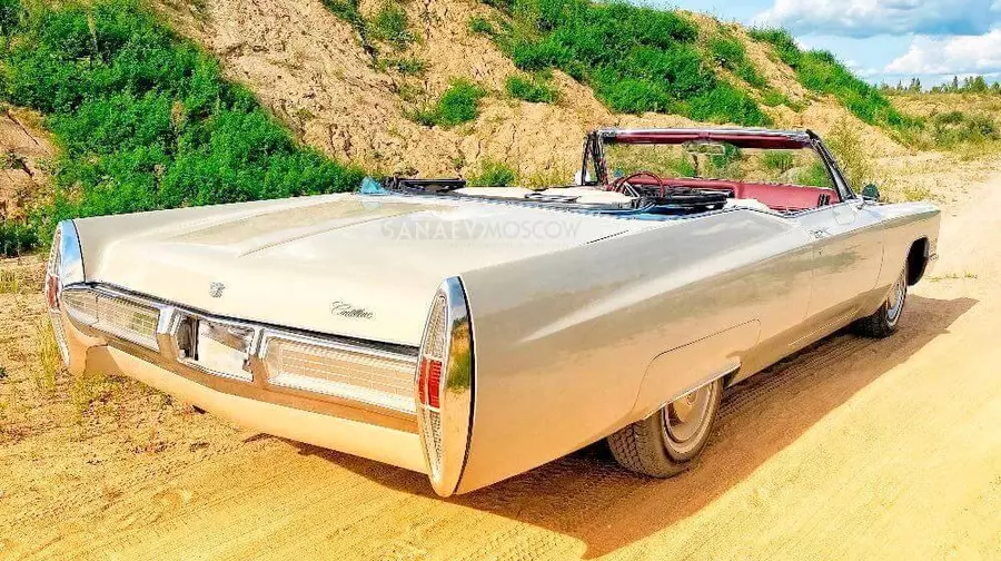 Cadillac DeVille (cream)
