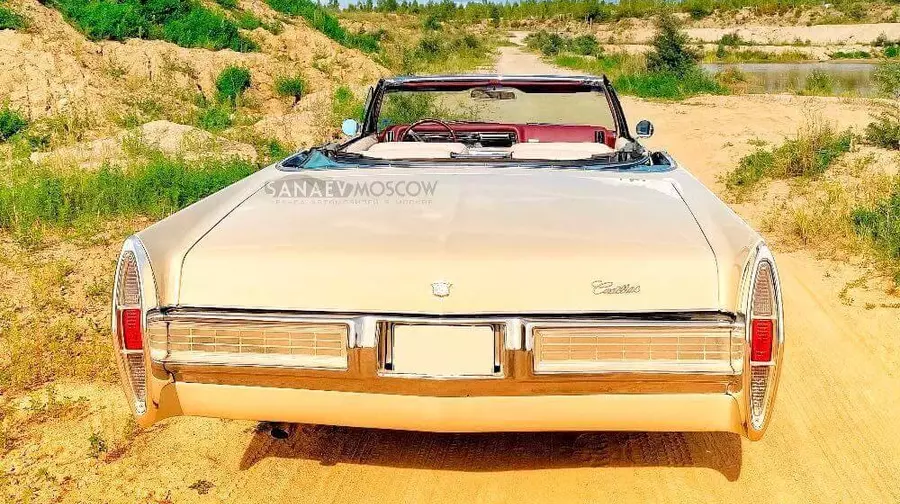 Cadillac DeVille (cream)