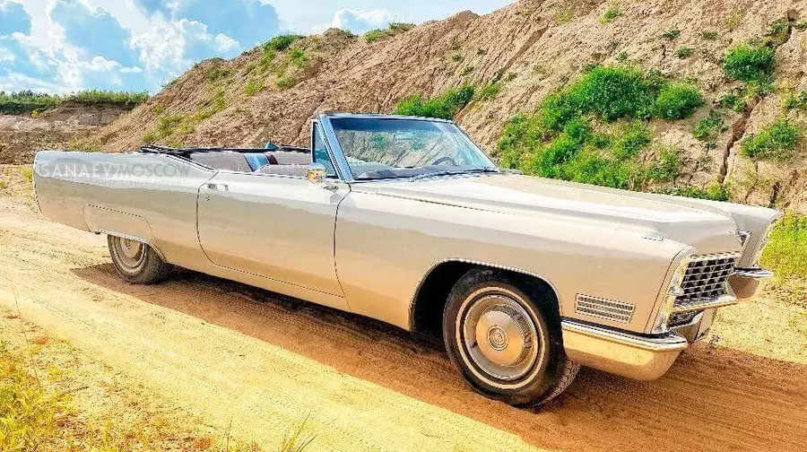 Cadillac DeVille (cream)