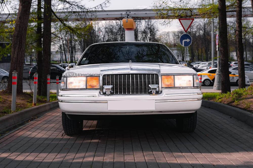 Lincoln Town Car II