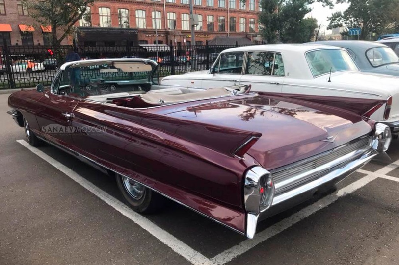 Cadillac Deville (cherry)