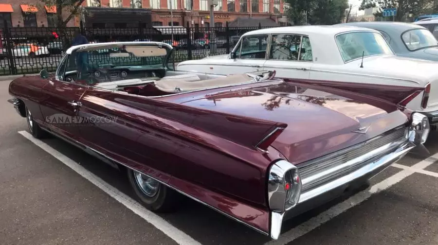 Cadillac Deville (cherry)
