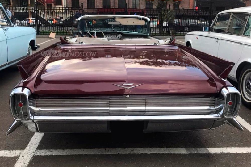 Cadillac Deville (cherry)