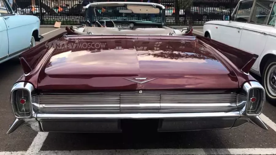 Cadillac Deville (cherry)