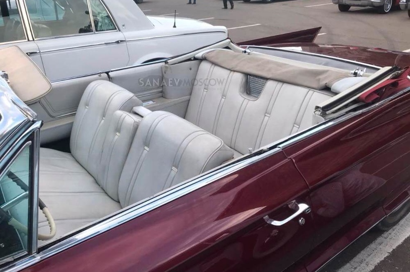 Cadillac Deville (cherry)
