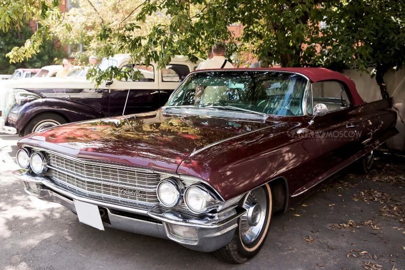 Cadillac Deville (cherry)