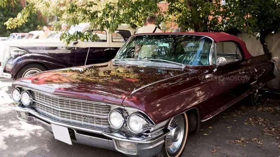 Cadillac Deville (cherry)