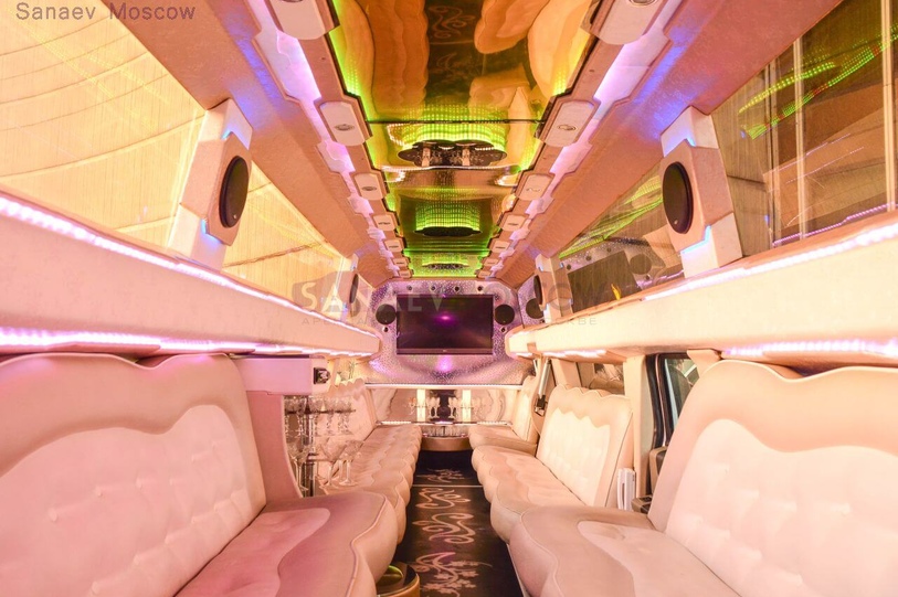 Hummer Mega (full height)