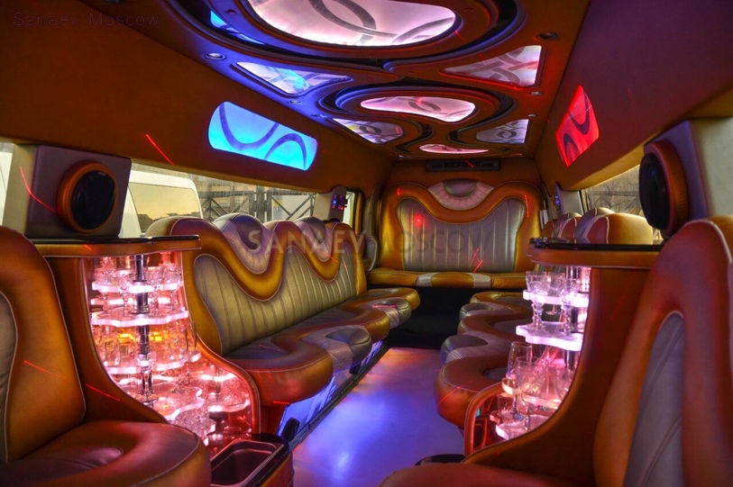 Hummer H2 (gold)