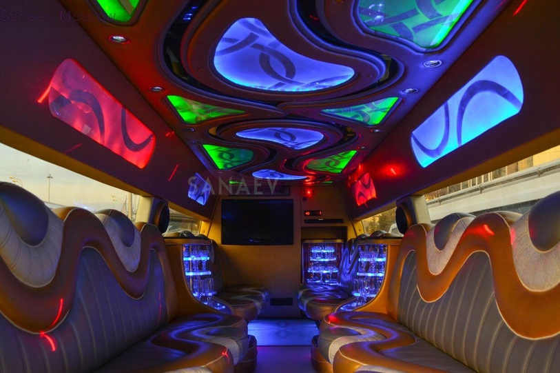 Hummer H2 (gold)
