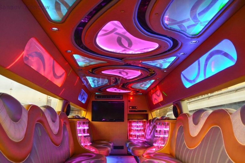Hummer H2 (gold)