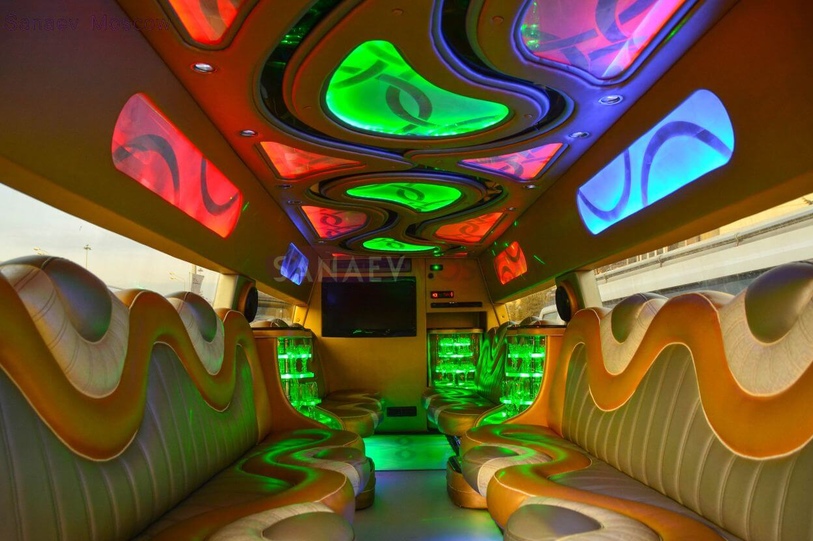 Hummer H2 (gold)