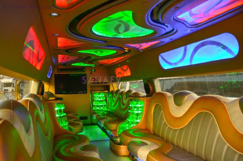 Hummer H2 (gold)