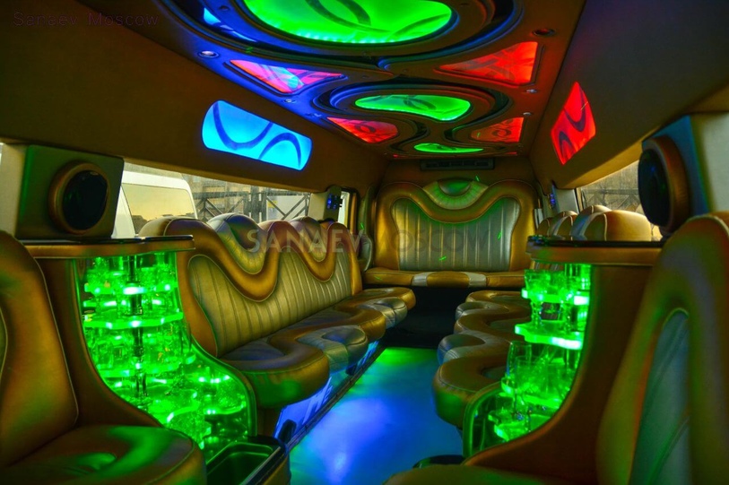 Hummer H2 (gold)