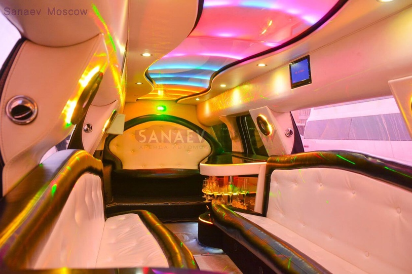Cadillac Escalade (ч/б)
