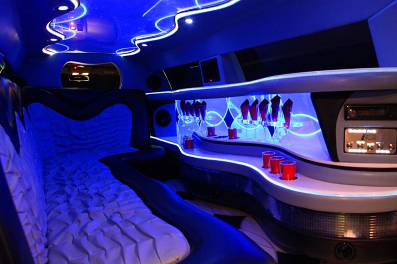 Chrysler 300c (white)
