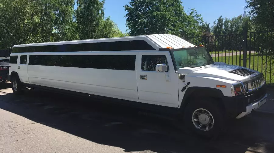 Hummer H2 - 28 seats