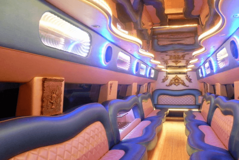 Hummer H2 - 28 seats