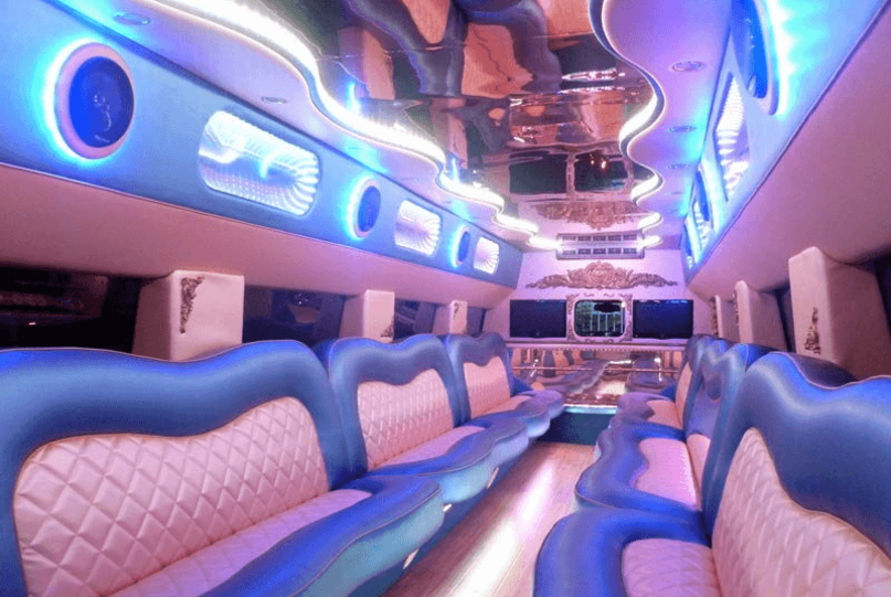 Hummer H2 - 28 seats