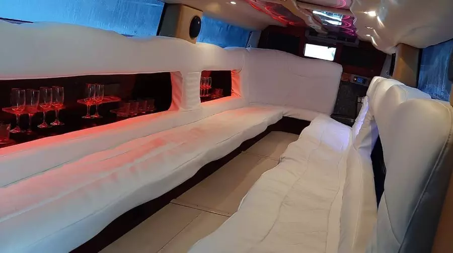 Hummer H2 (limo)