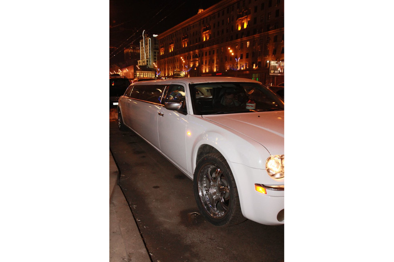 Chrysler 300с (white)
