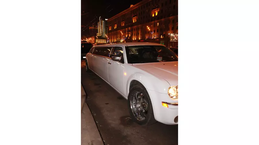 Chrysler 300с (white)
