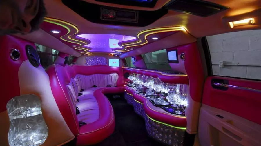 Chrysler 300с (white)