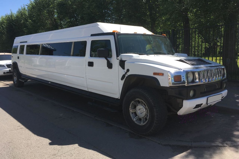 Hummer H2 - 24 seats
