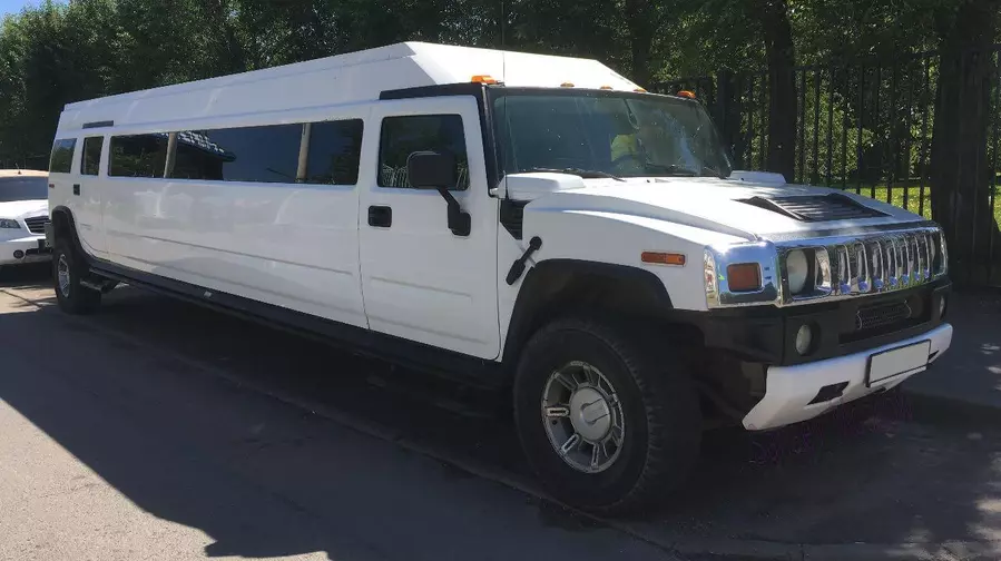 Hummer H2 - 24 seats