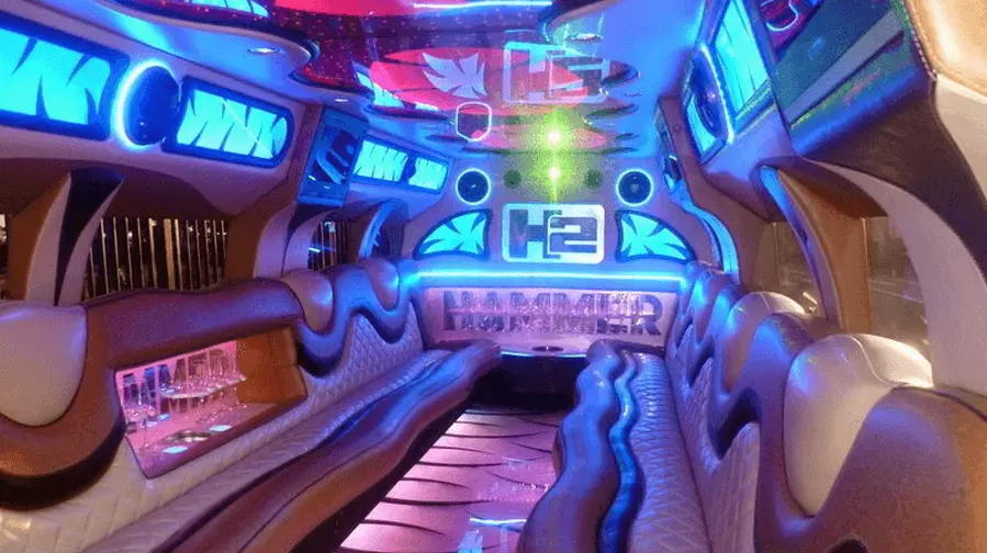 Hummer H2 - 24 seats