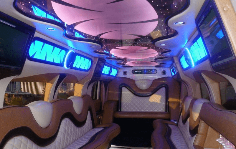 Hummer H2 - 24 seats