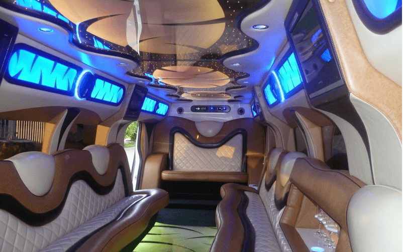 Hummer H2 - 24 seats