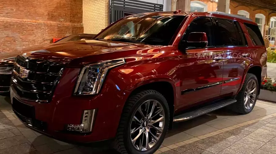 Cadillac Escalade (red)