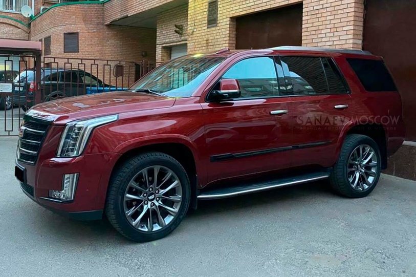 Cadillac Escalade (red)