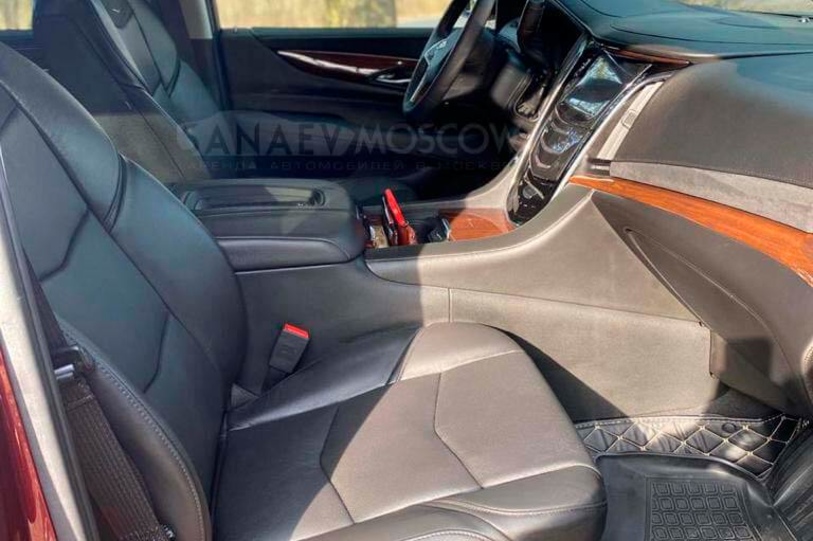 Cadillac Escalade (red)