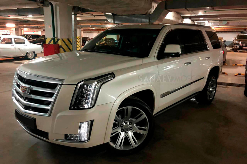 Cadillac Escalade (white)