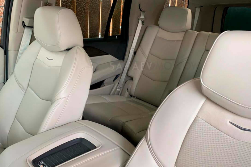Cadillac Escalade (white)