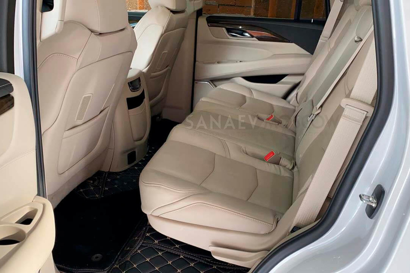 Cadillac Escalade (white)