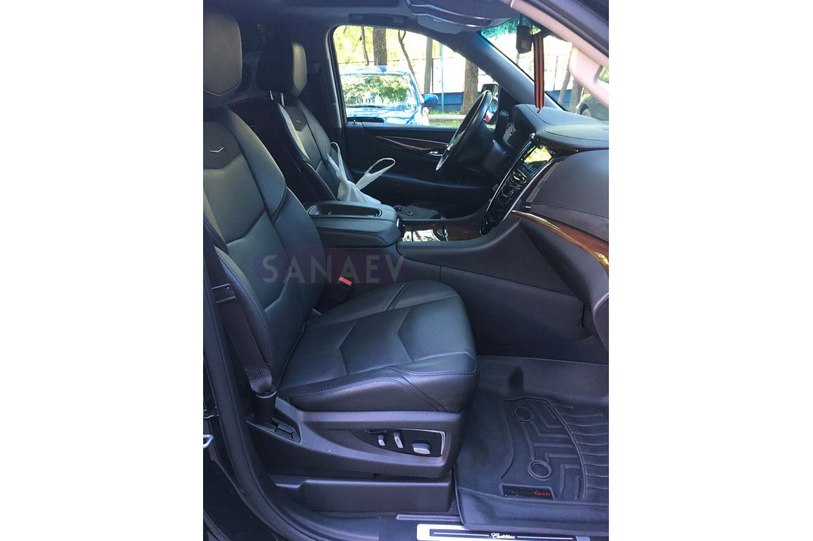 Cadillac Escalade (black)