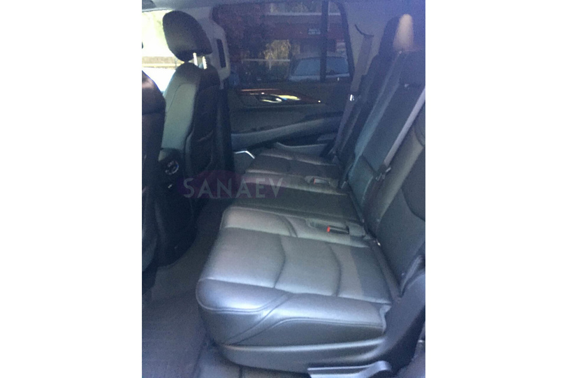Cadillac Escalade (black)