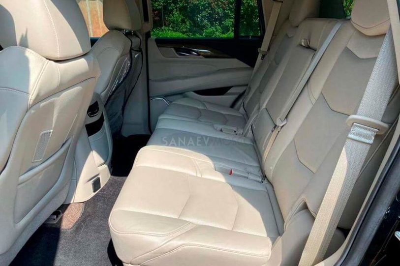 Cadillac Escalade (black)