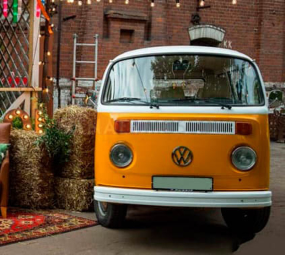 Volkswagen T2 (yellow)